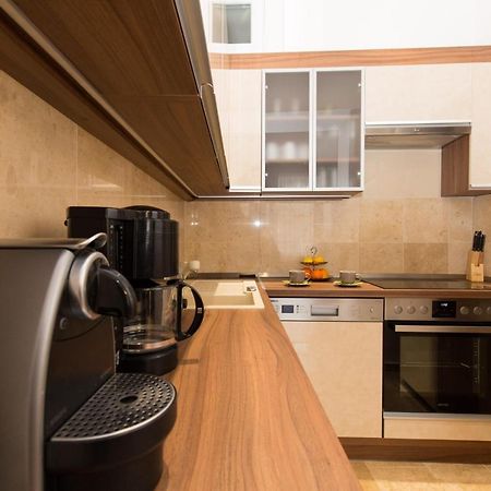 Elegant Apartment With Buda Castle View Budapest Eksteriør billede