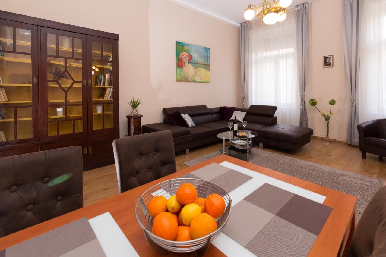 Elegant Apartment With Buda Castle View Budapest Eksteriør billede