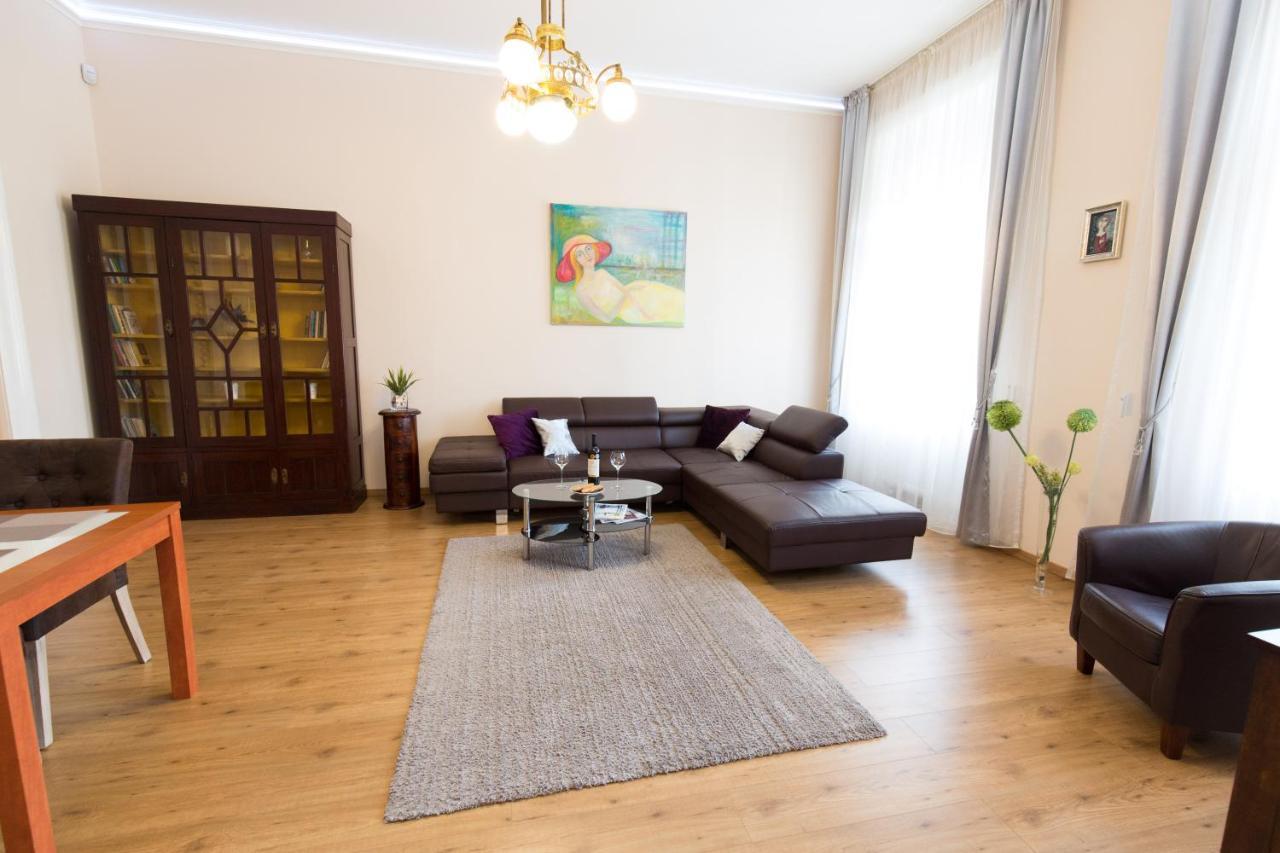 Elegant Apartment With Buda Castle View Budapest Eksteriør billede