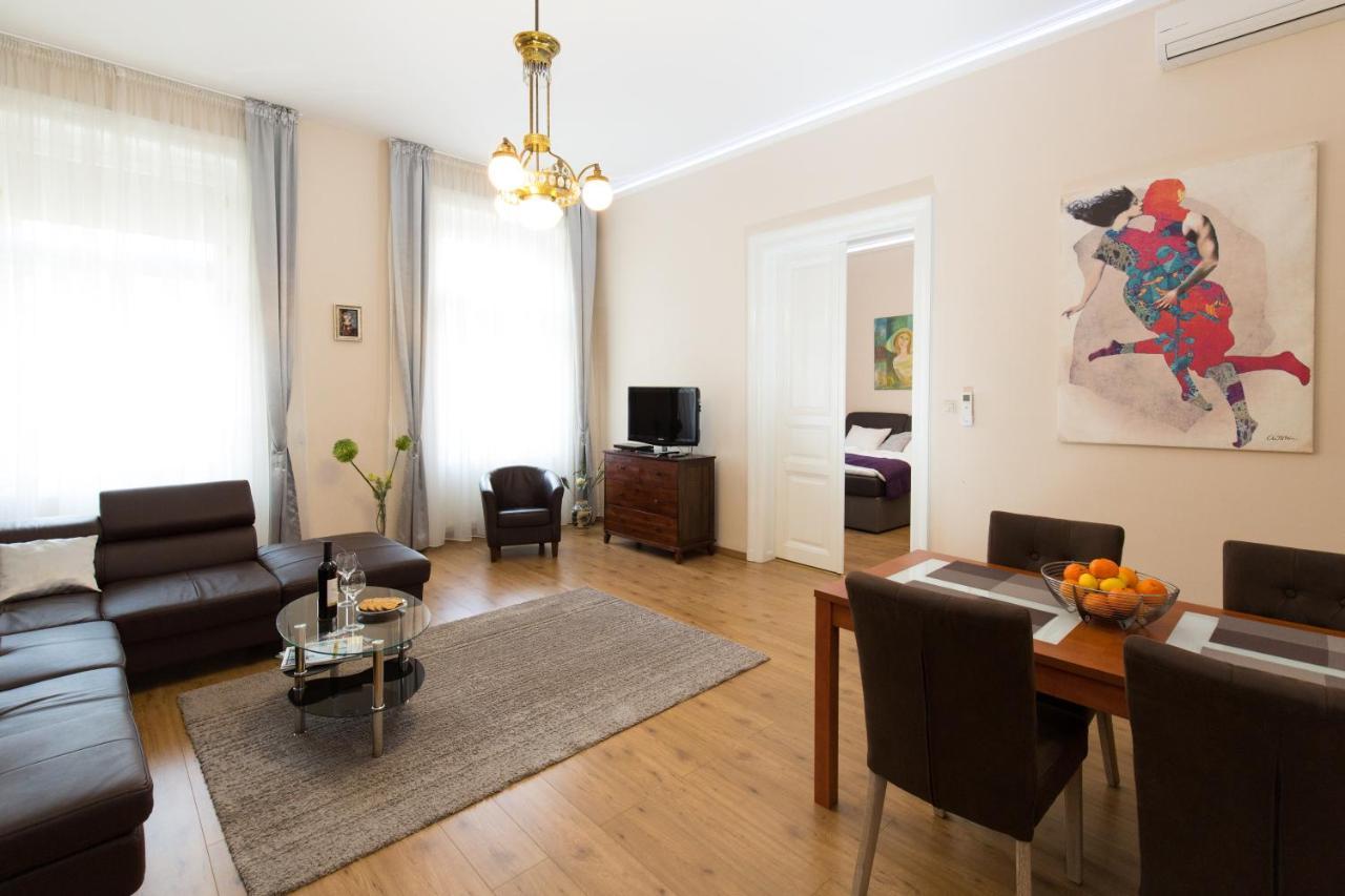 Elegant Apartment With Buda Castle View Budapest Eksteriør billede