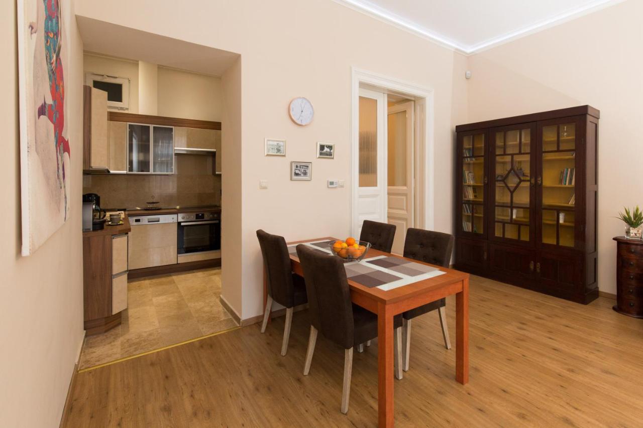 Elegant Apartment With Buda Castle View Budapest Eksteriør billede