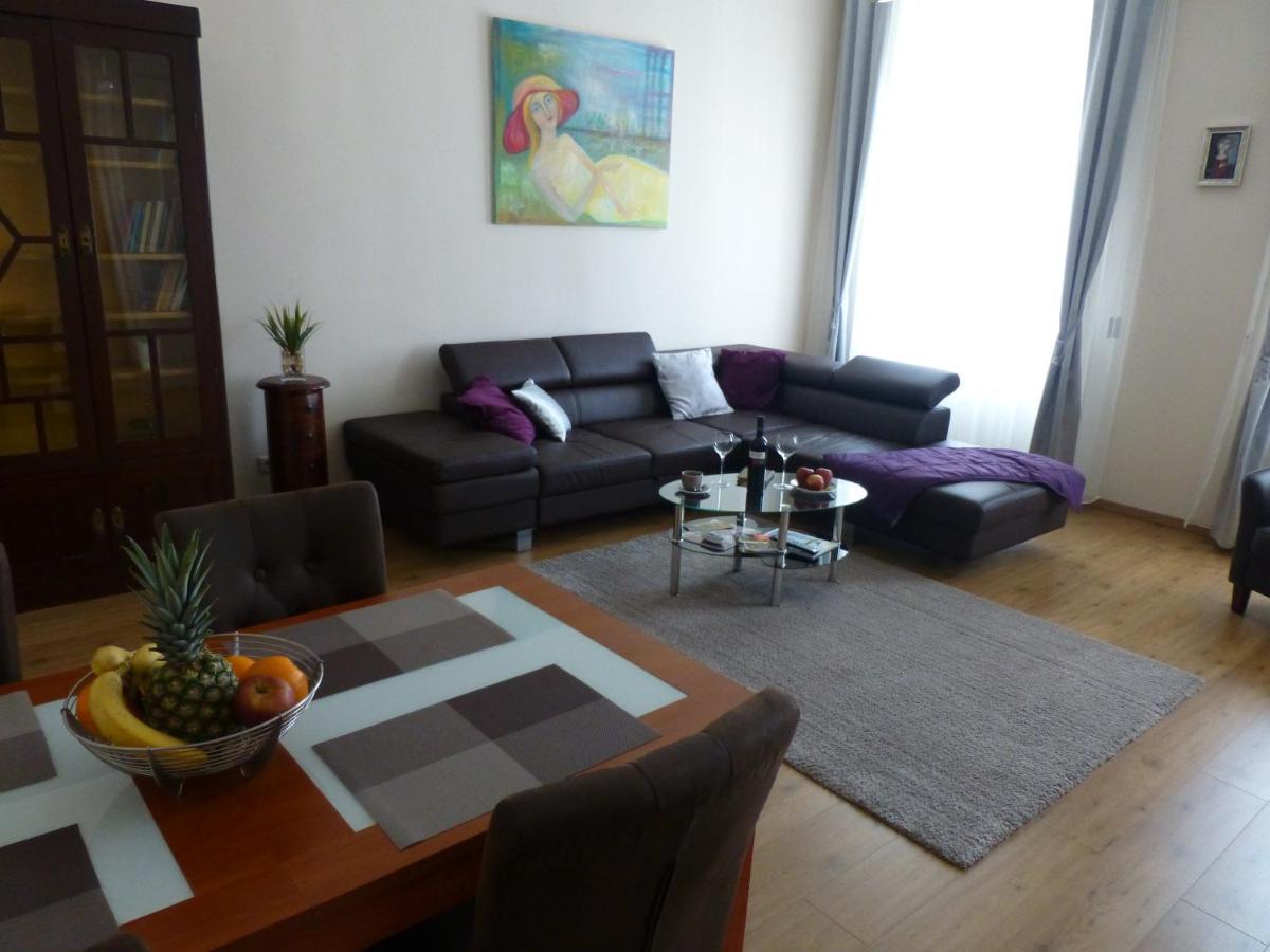 Elegant Apartment With Buda Castle View Budapest Eksteriør billede