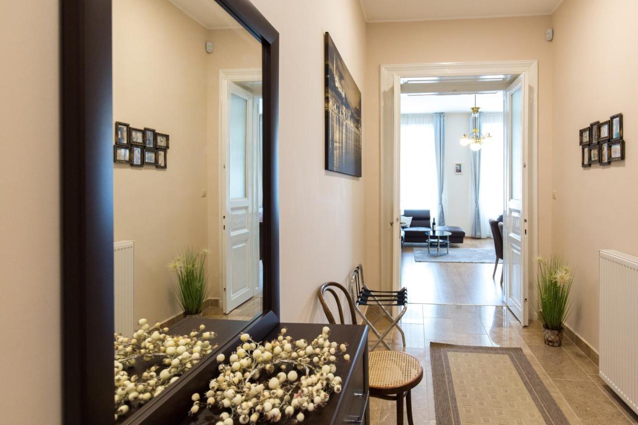 Elegant Apartment With Buda Castle View Budapest Eksteriør billede